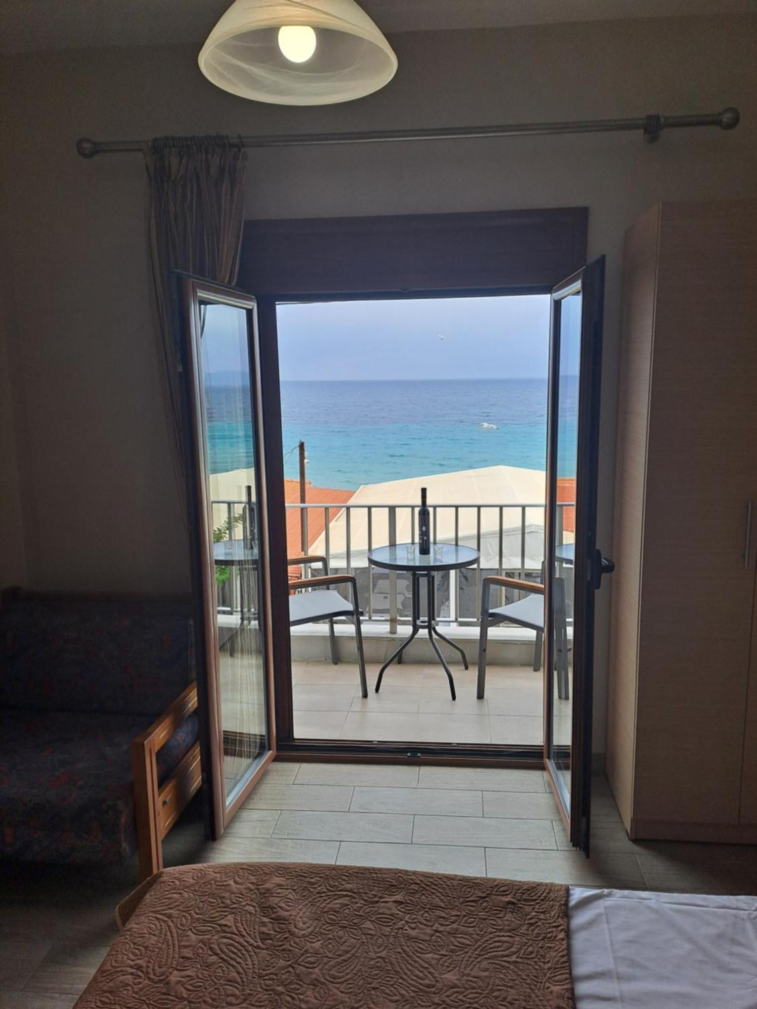 Diolkos Apartement Nea Roda Camera foto