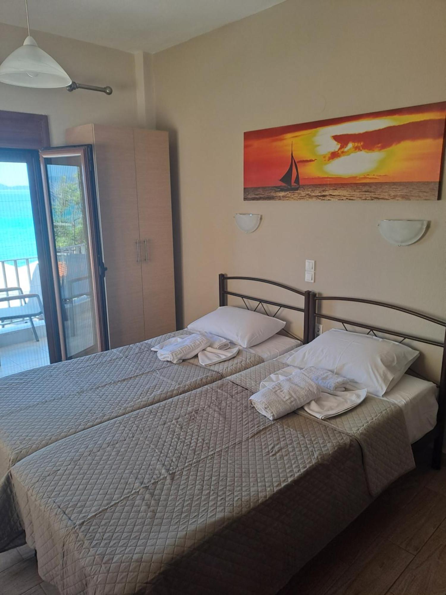 Diolkos Apartement Nea Roda Camera foto