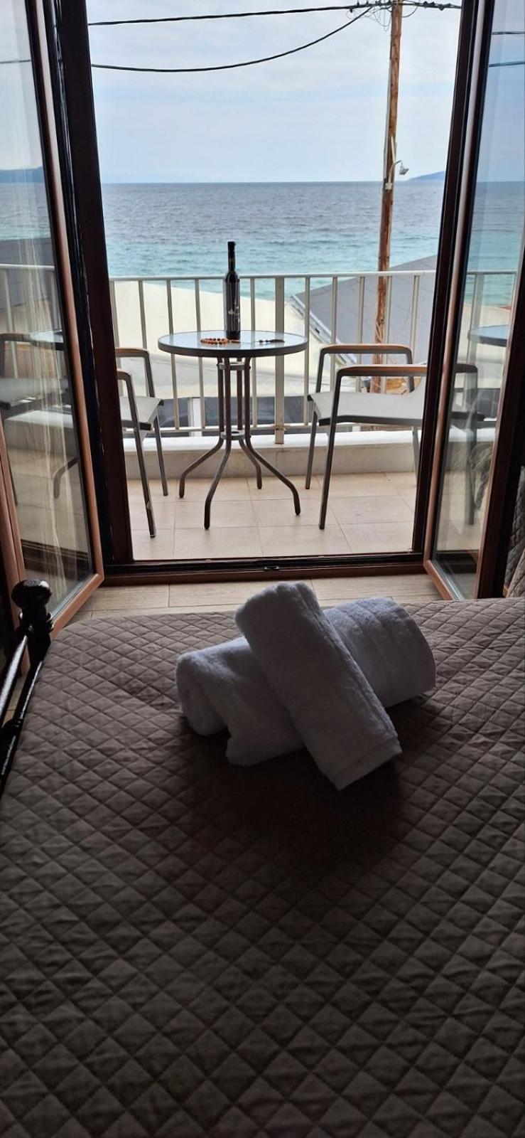 Diolkos Apartement Nea Roda Camera foto